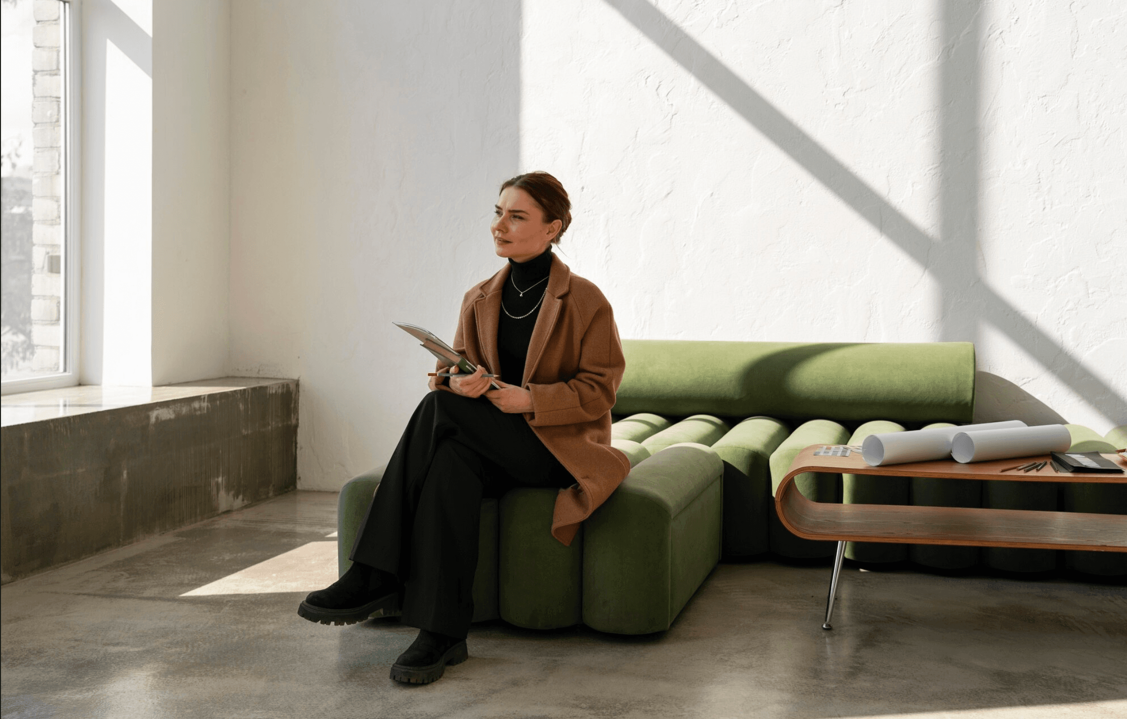 Graphiste travaillant dans son studio